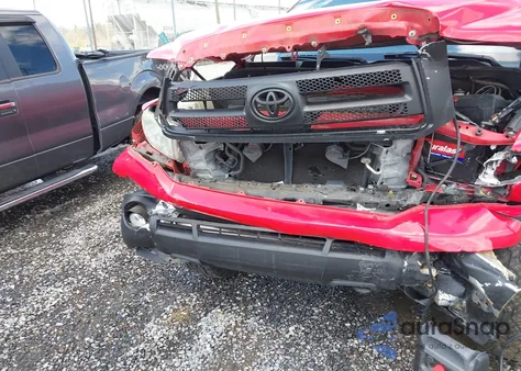 2013 Toyota Tundra Grade 5.7L V8 z USA, uszkodzony, nr VIN 5TFDW5F17DX272457